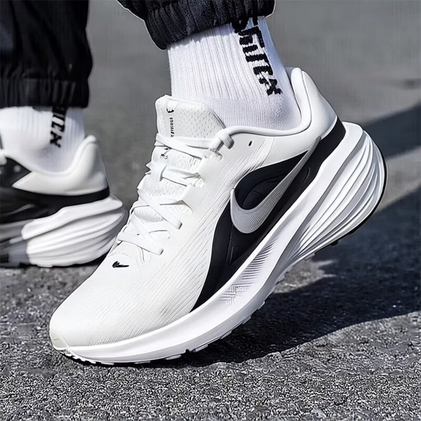 NIKE DOWNSHIFTER 14 Men's Runn - Lightweight Road Running Shoes ulasan dan harga